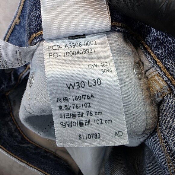 Levi's Premium 80s Mom Jeans Womens W30 L30 Light Wash High Rise Tapered Denim - Picture 13 of 13